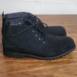 NWOT men's Bogs slip resistant suede boots